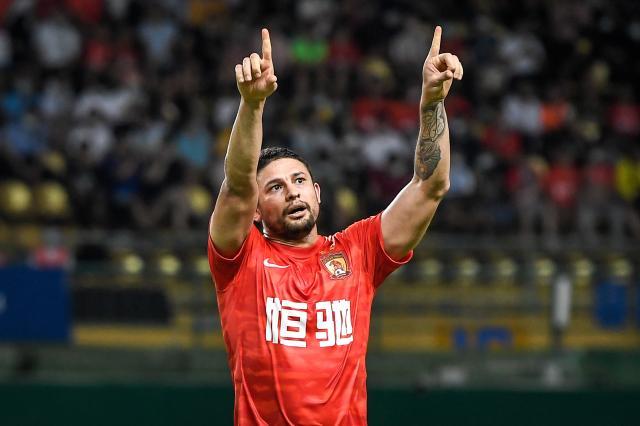 pp电子-【中超】艾克森戴帽邓涵文助攻带帽 广州队5比0青岛